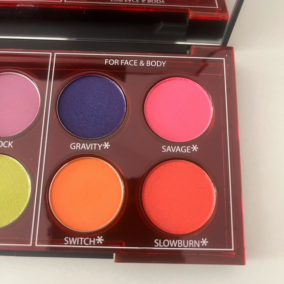 Urban Decay Wired Palette in box. - Picture 5 of 7